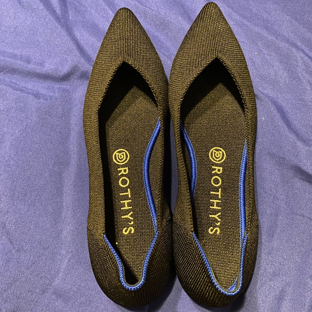 Rothys Black points size 9